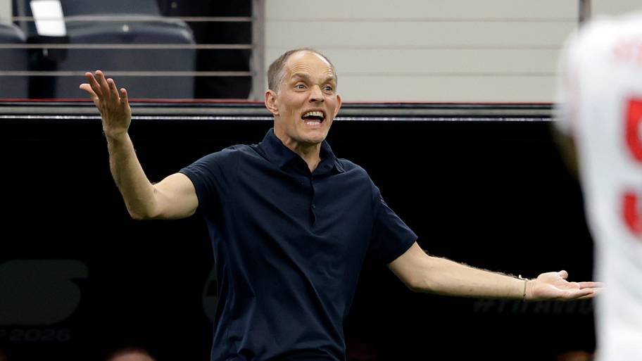 Thomas Tuchel waving his arms around.