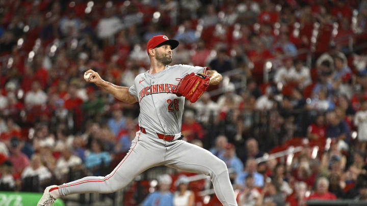 Jun 28, 2024; St. Louis, Missouri, USA; Cincinnati Reds pitcher Nick Martinez (28) throws against the St. Louis Cardinals during the seventh inning at Busch Stadium. Mandatory Credit: Jeff Le-USA TODAY Sports