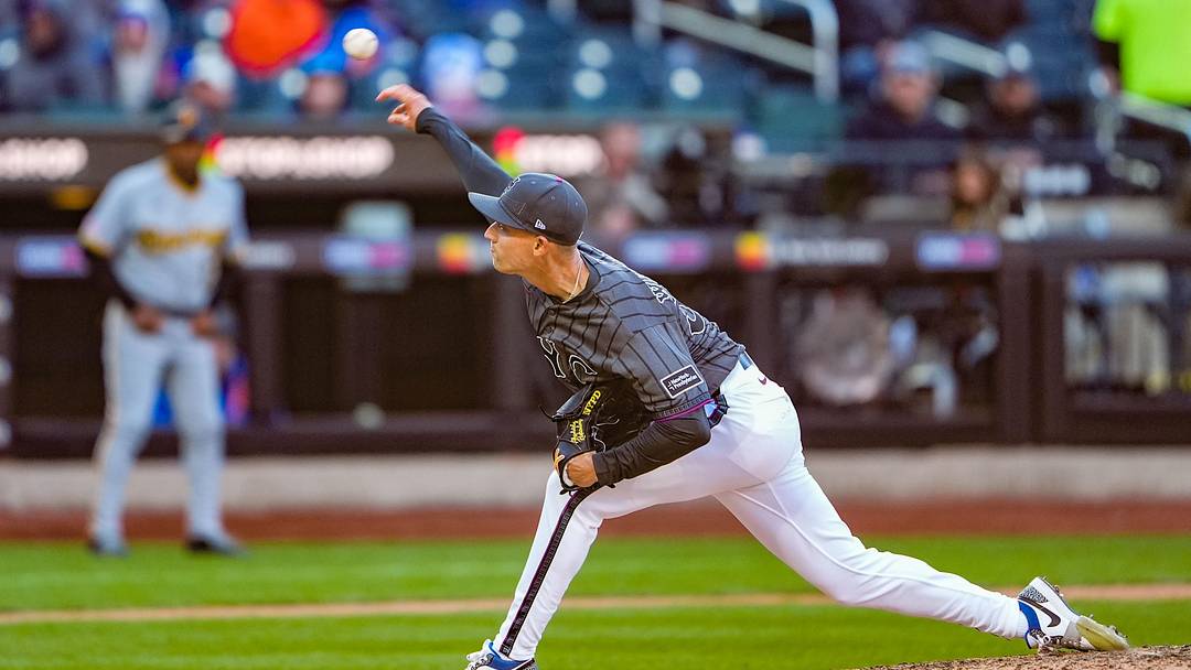 New York Mets pitcher Luke Weaver delivers a pitch against the Pittsburgh Pirates.