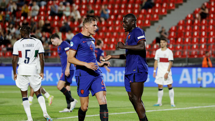 Brian Brobbey and Micky van de Ven in action for Netherlands U21s