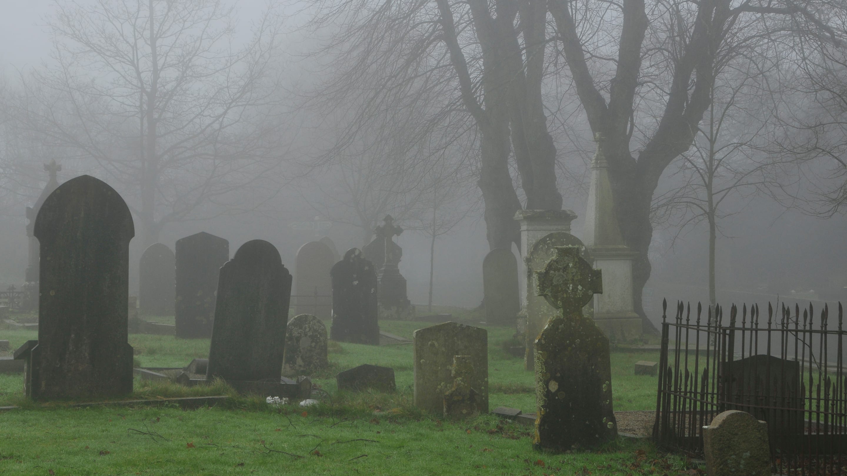 5 Weird American Cemetery Legends