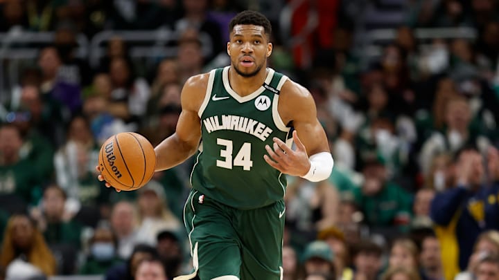 Giannis Antetokounmpo estaría interesado en jugar con los Raptors 