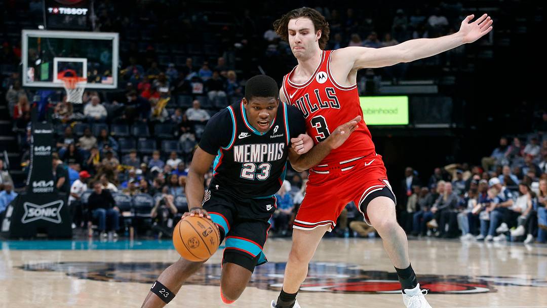 Mar 28, 2026; Memphis, Tennessee, USA; Memphis Grizzlies forward Cedric Coward (23) drives to the basket as Chicago Bulls guard Josh Giddey (3) defends during the first quarter at FedExForum. Mandatory Credit: Petre Thomas-Imagn Images Mar 28, 2026; Memphis, Tennessee, USA; Memphis Grizzlies forward Cedric Coward (23) drives to the basket as Chicago Bulls guard Josh Giddey (3) defends during the first quarter at FedExForum. Mandatory Credit: Petre Thomas-Imagn Images