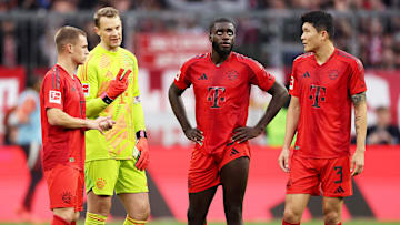 Manuel Neuer im Gespräch mit Joshua Kimmich