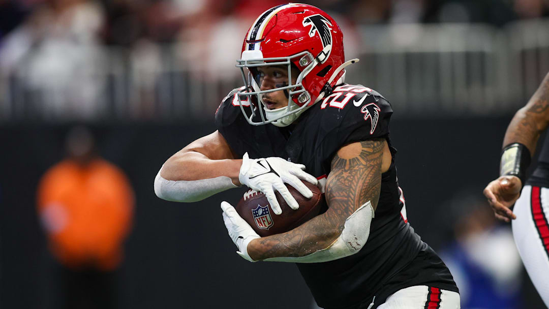 Dec 22, 2024; Atlanta, Georgia, USA; Atlanta Falcons running back Tyler Allgeier (25) runs the ball against the New York Giants in the third quarter at Mercedes-Benz Stadium. Mandatory Credit: Brett Davis-Imagn Images