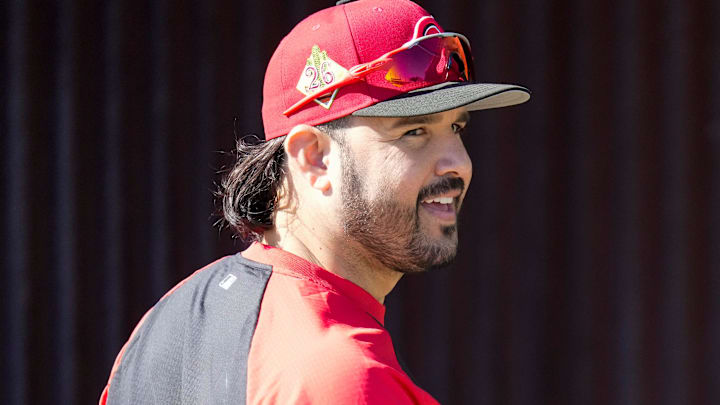 Cincinnati Reds infielder Eugenio Suarez (28) prepares 