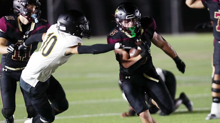 IonaÕs Crew Davis (5) runs for a first half touchdown against Saint AnthonyÕs during football action at Iona Prep in New Rochelle Oct. 4, 2024.