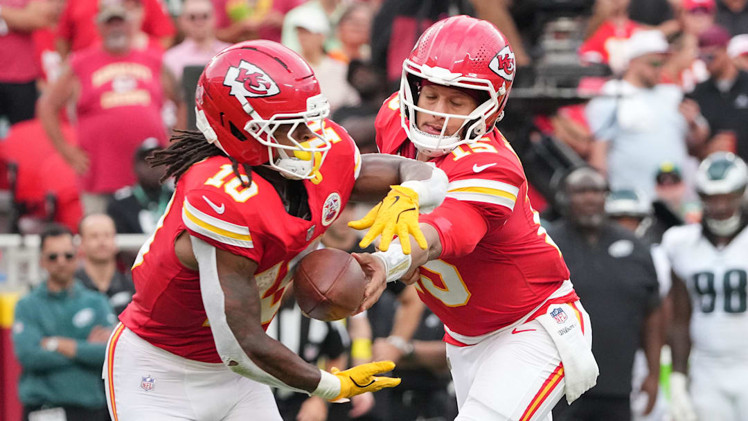 Sep 14, 2025; Kansas City, Missouri, USA; Kansas City Chiefs quarterback Patrick Mahomes (15) hands off to running back Isiah Pacheco (10) against the Philadelphia Eagles during the game at GEHA Field at Arrowhead Stadium. Mandatory Credit: Denny Medley-Imagn Images