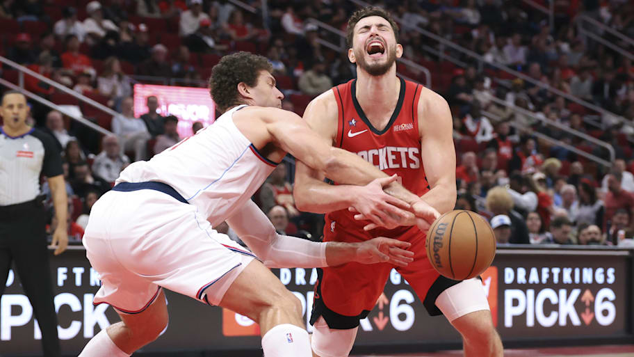 Houston Rockets center Alperen Sengun loses control of the ball as Los Angeles Clippers center Brook Lopez.