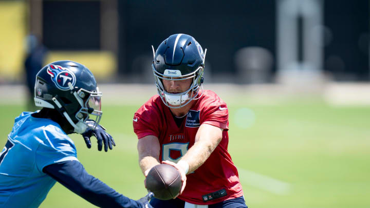 Quarterback Will Levis (8) hands off to running back Tyler Spears during Tennessee Titans practice at Ascension Saint Thomas Sports Park in Nashville, Tenn., Tuesday, May 21, 2024.