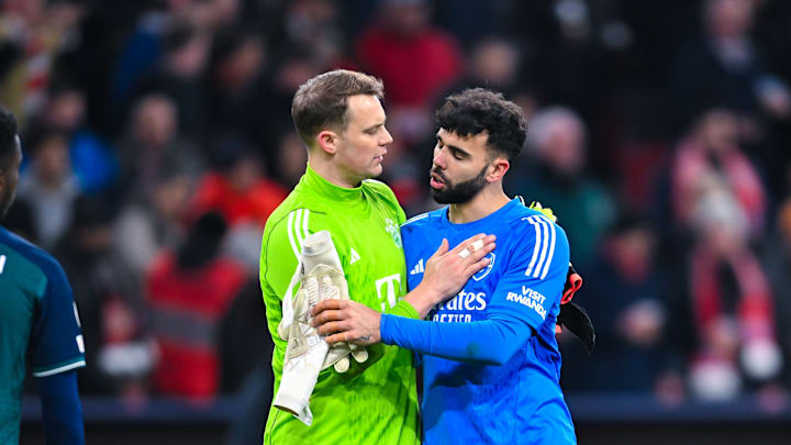 David Raya und Manuel Neuer im Gespräch