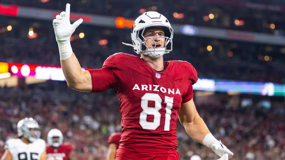 Aug 23, 2025; Glendale, Arizona, USA; Arizona Cardinals tight end Travis Vokolek (81) against the Las Vegas Raiders during a preseason NFL game at State Farm Stadium. Mandatory Credit: Mark J. Rebilas-Imagn Images