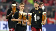 Für die Bayern-Stars gibt es nach einem Meistertitel kostenloses Bier in Riesengläsern. Die Fans haben weniger Glück.