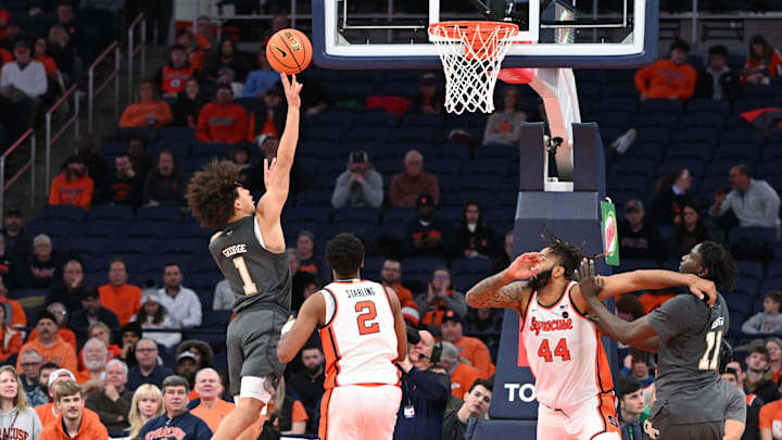 Syracuse basketball, which has won two straight, hosts red-hot Louisville on Tuesday. Here's how to watch and key storylines.