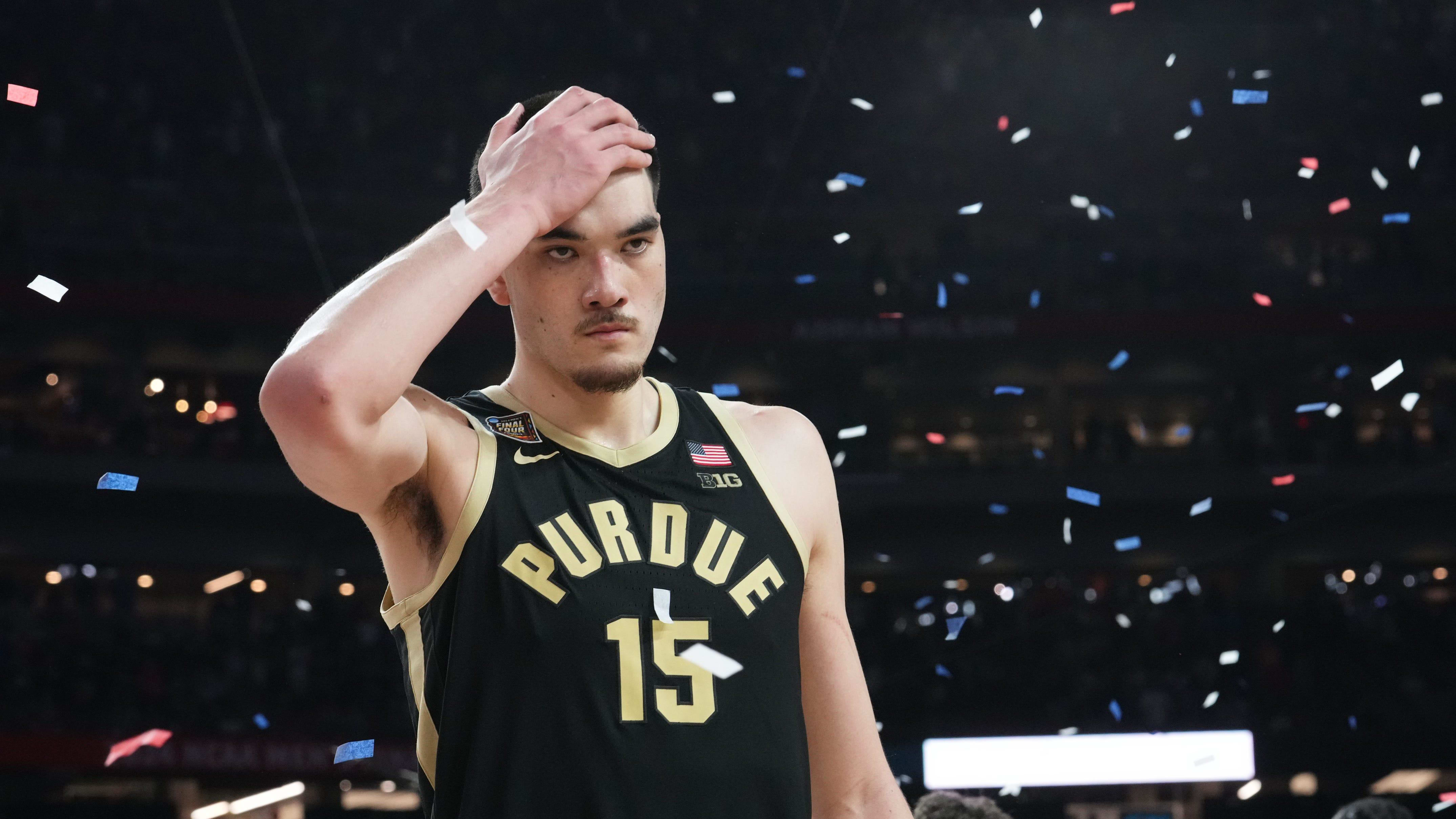 A dejected Zach Edey (15) walks off the court after losing the NCAA championship game to Connecticut.