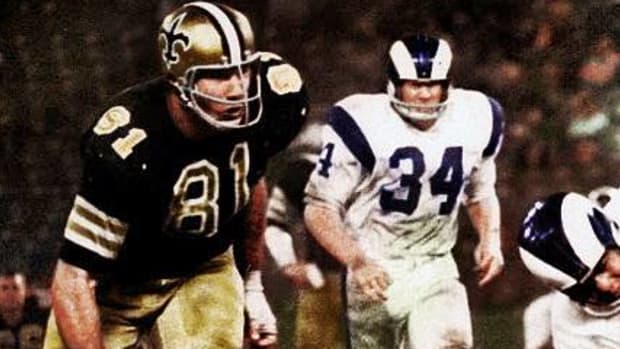 Former New Orleans Saints defensive end Doug Atkins (81) against the Los Angeles Rams