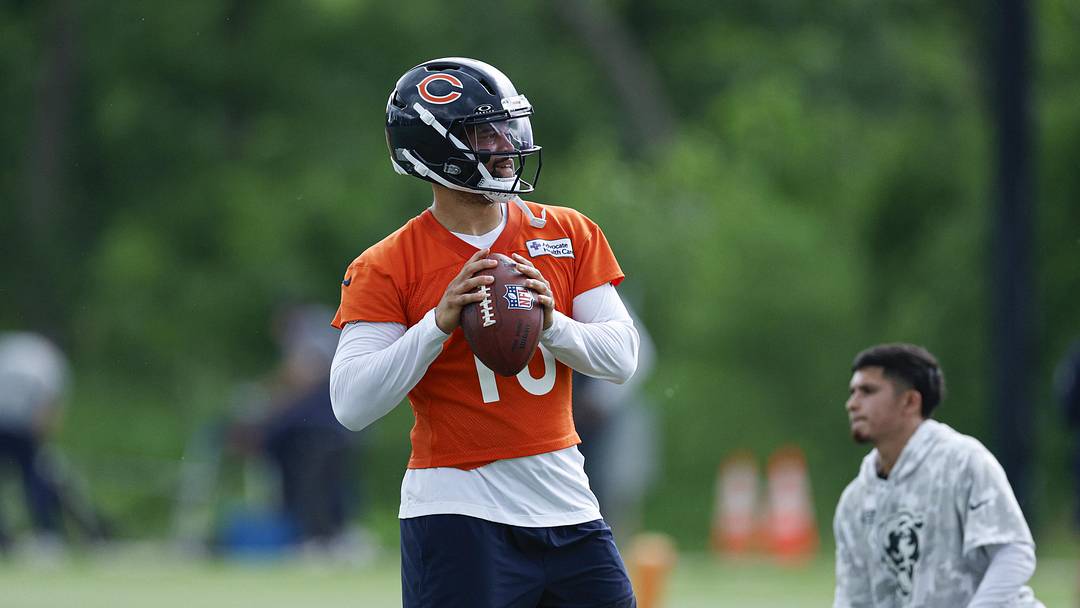 Jun 11, 2026; Lake Forest, IL, USA; Chicago Bears quarterback Caleb Williams (18) looks to pass the ball during Minicamp at Halas Hall. Mandatory Credit: Kamil Krzaczynski-Imagn Images