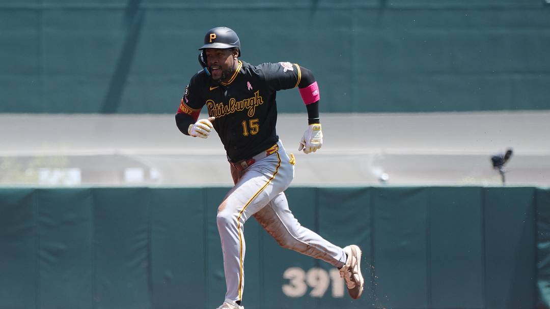 May 10, 2026; San Francisco, California, USA; Pittsburgh Pirates outfielder Oneil Cruz (15) runs to third base on a throwing error by San Francisco Giants catcher Jesus Rodriguez (not pictured) during the first inning at Oracle Park. Mandatory Credit: Robert Edwards-Imagn Images May 10, 2026; San Francisco, California, USA; Pittsburgh Pirates outfielder Oneil Cruz (15) runs to third base on a throwing error by San Francisco Giants catcher Jesus Rodriguez (not pictured) during the first inning at Oracle Park. Mandatory Credit: Robert Edwards-Imagn Images