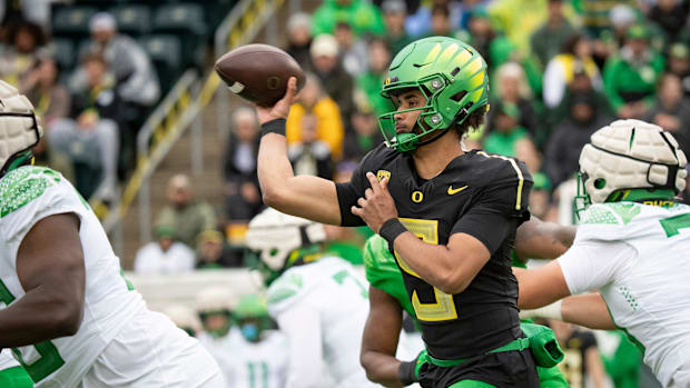 Oregon quarterback Dante Moore throws out a pass during the Oregon Ducks’ Spring Game