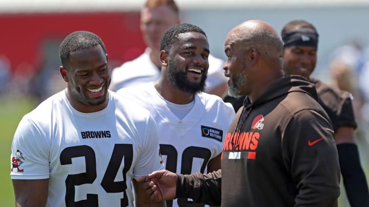 Browns running backs Nick Chubb (24) and Pierre Strong Jr. joke with running backs coach Duce Staley, right, after minicamp practice, Thursday, June 13, 2024, in Berea.