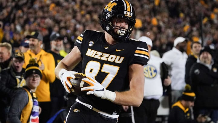 Nov 18, 2023; Columbia, Missouri, USA; Missouri Tigers tight end Brett Norfleet (87) catches a pass against the Florida Gators during the game at Faurot Field at Memorial Stadium. Mandatory Credit: Denny Medley-USA TODAY Sports