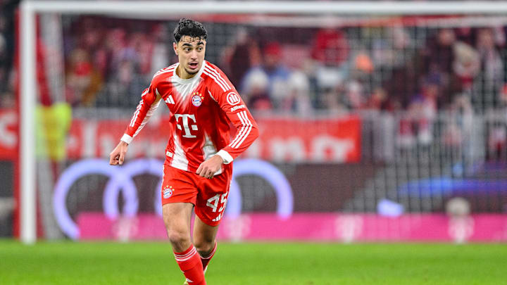 Bayern Munich midfielder Aleksandar Pavlovic attracting interest from Premier League giants.