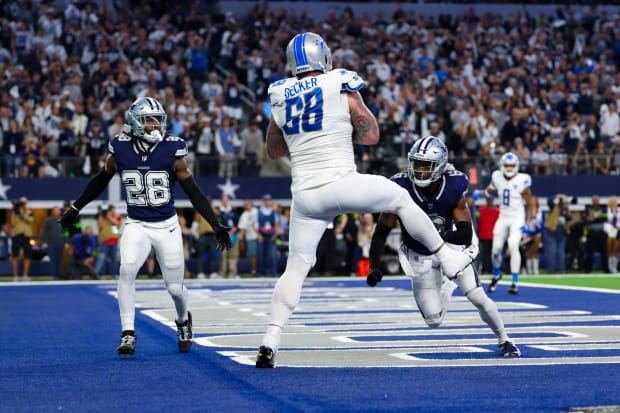 Offensive tackle catches two point conversion.