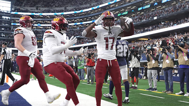 Commanders wide receiver Terry McLaurin (17) and his teammates celebrate the game winning touchdown against the Cowboys.