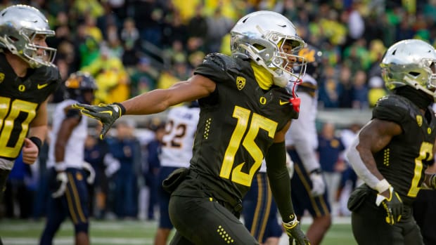 Oregon wide receiver Tez Johnson celebrates a touchdown as the No. 6 Oregon Ducks host California.