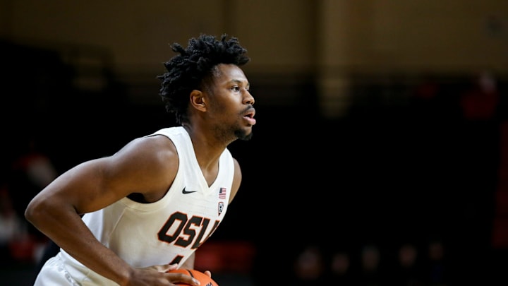 Oregon State's Dexter Akanno (4) looks to make a pass during the men   s basketball game against Bushnell on Tuesday, Nov. 15, 2022 at OSU in Corvallis, Ore.

Osuvsbushnell646