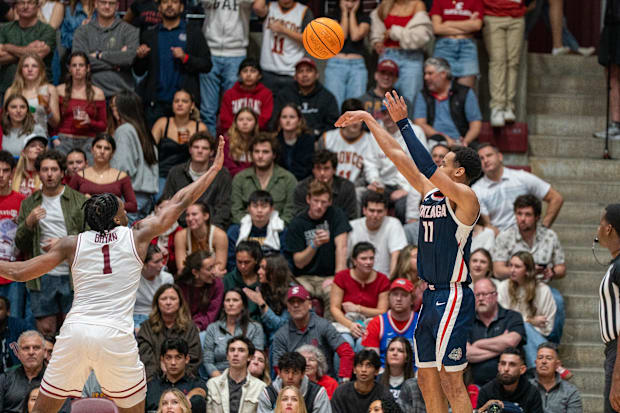 Gonzaga Bulldogs guard Nolan Hickman (11) shoots against Santa Clara Broncos guard Tyeree Bryan (1). 