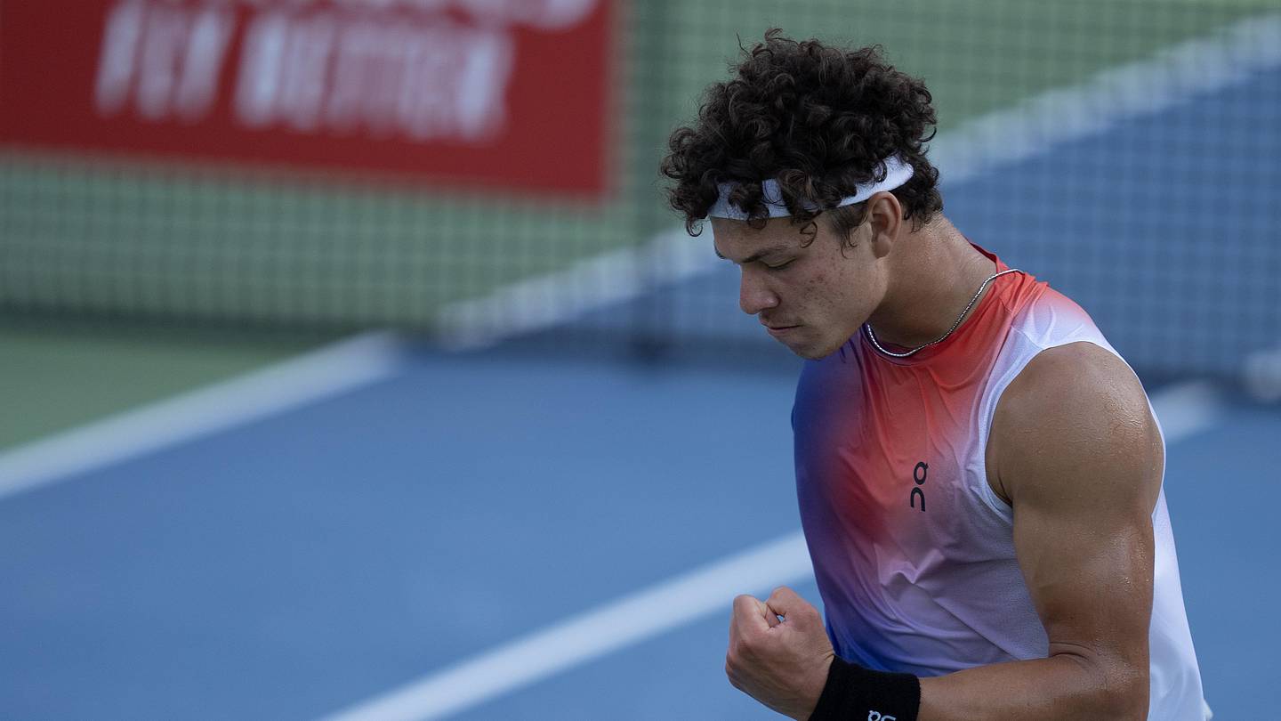 Ben Shelton Stops Stan Wawrinka in Swiss Indoors