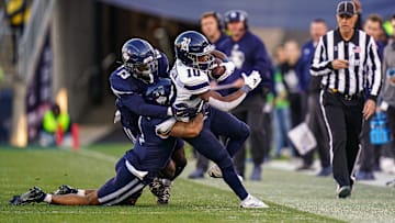 Oct 26, 2024; East Hartford, Connecticut, USA; Rice Owls running back Quinton Jackson (10) runs the ball against the Connecticut Huskies in the second quarter at Rentschler Field at Pratt & Whitney Stadium. Mandatory Credit: David Butler II-Imagn Images