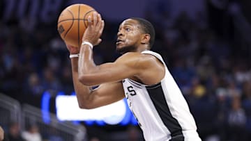 De’Aaron Fox and the Spurs are road underdogs in Cleveland on Friday night.