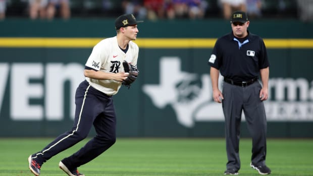 Corey Seager extended his MLB-leading on-base streak to 19 games with two walks on Friday.