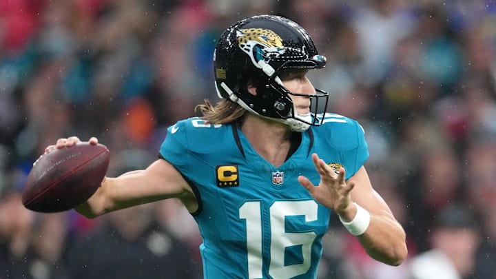 Bet the UNDER on Trevor Lawrence's completions against the Raiders in Week 9.