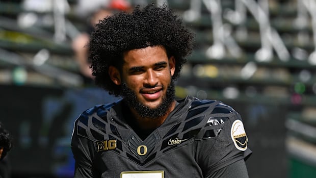 Oregon Ducks Indiana Hoosiers Dante Moore Dillon Gabriel Heisman Trophy nfl draft UCLA Bruins New York Jets autzen stadium Da