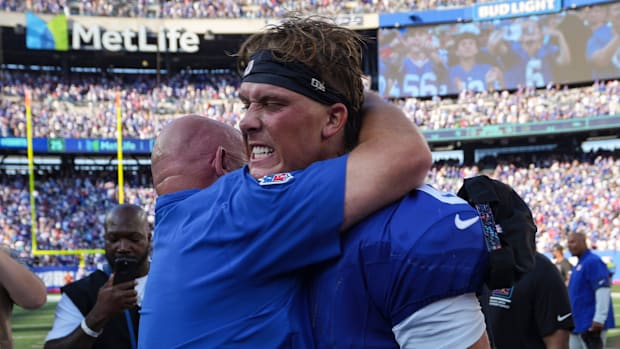 New York Giants quarterback Jaxson Dart (6) hugs New York Giants head coach Brian Daboll 