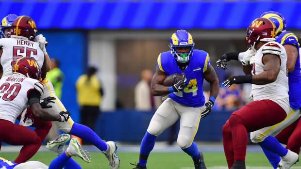 Los Angeles Rams running back Royce Freeman (24) runs the ball against the Washington Commanders 