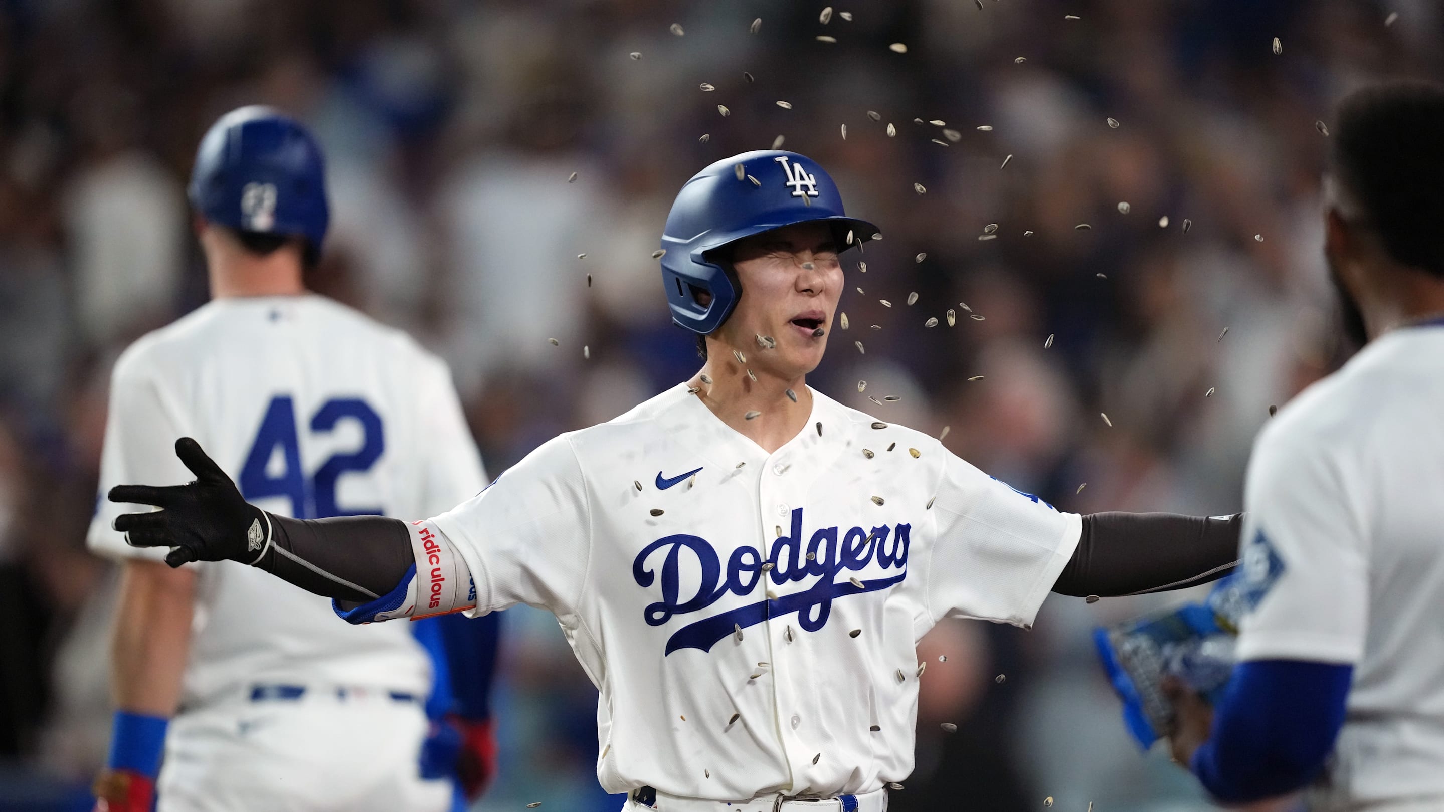 تألق هيسيونغ كيم يدعم طموحات دودجرز نحو اللقب
