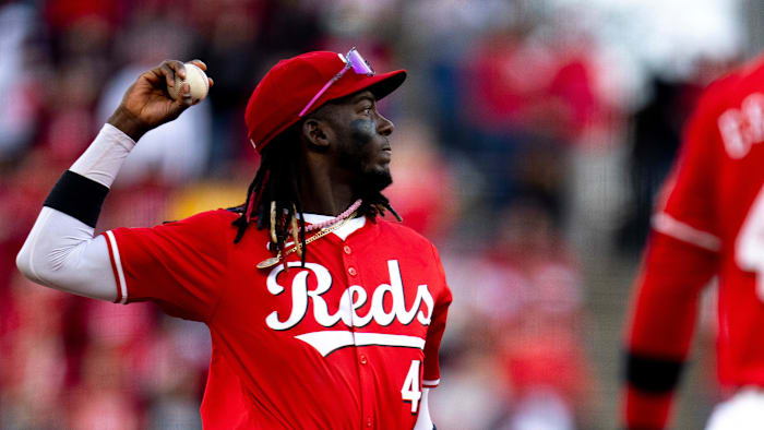 Cincinnati Reds shortstop Elly De La Cruz (44) throws out a batter at first base to end the game in
