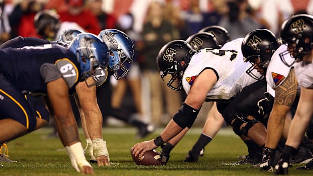 Army’s offensive line and Navy’s defensive line ready for the snap during the 2015 Army-Navy Game.