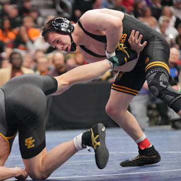 Waverly-Shell Rock's Bas Diaz and Southeast Polk's Logan Trenary during the 3A-150 final Saturday, Feb. 17, 2024, at Wells Fargo Arena.
