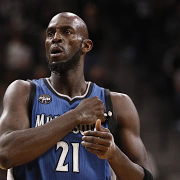 Dec 28, 2015; San Antonio, TX, USA; Minnesota Timberwolves power forward Kevin Garnett (21) pounds his chest before the game against the San Antonio Spurs at AT&T Center. Mandatory Credit: Soobum Im-Imagn Images