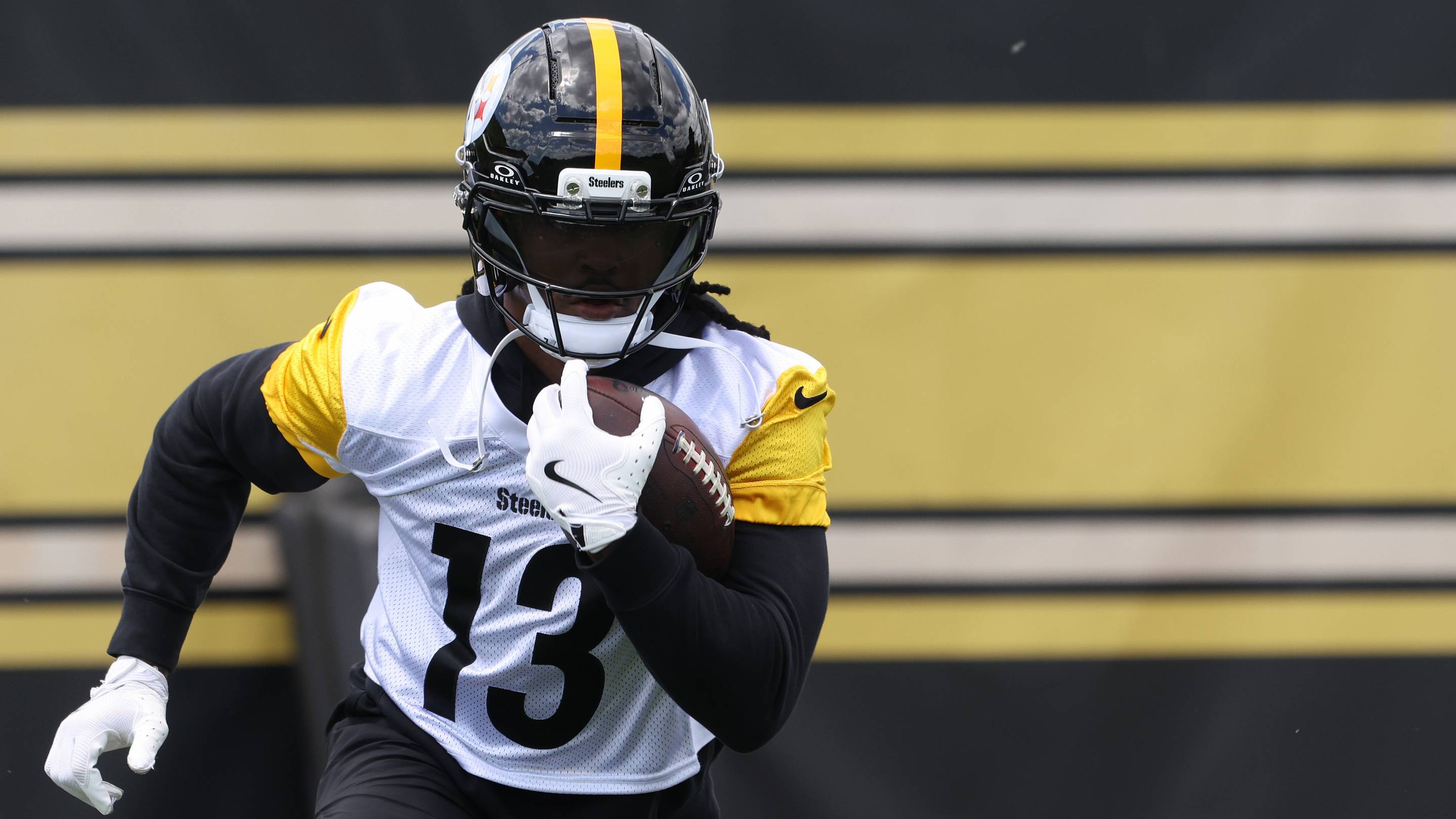 Week 1 Depth Chart Release: Rico Dowdle Fantasy Stock Down, Jaylen Warren Stock Up