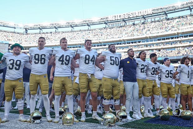 Freeman stands with his the Fighting Irish for their alma mater after their win over the Midshipmen.
