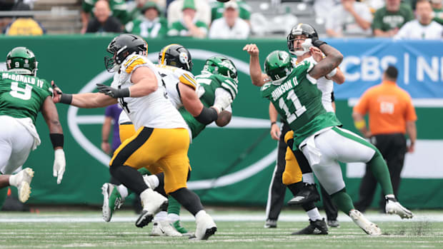 New York Jets linebacker Jermaine Johnso