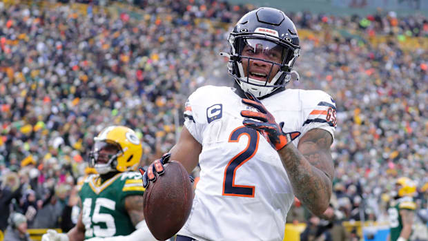 Chicago Bears wide receiver DJ Moore (2) scores a touchdown on a reception against the Green Bay Packers