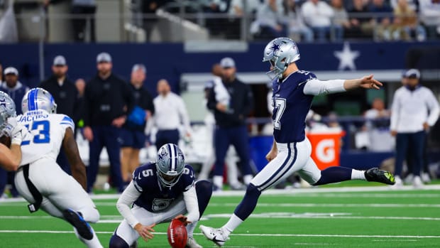 Dallas Cowboys place kicker Brandon Aubrey (17) makes a field goal during the second half against the Detroit Lions