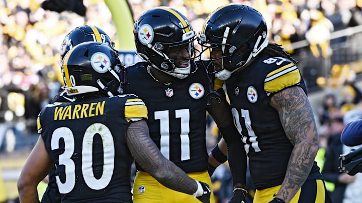 Cleveland Browns v Pittsburgh Steelers